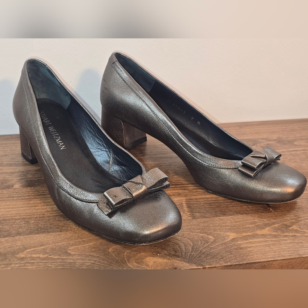 Stuart Weiztman Gold Metallic Block Heel Pumps Women's Size 9M